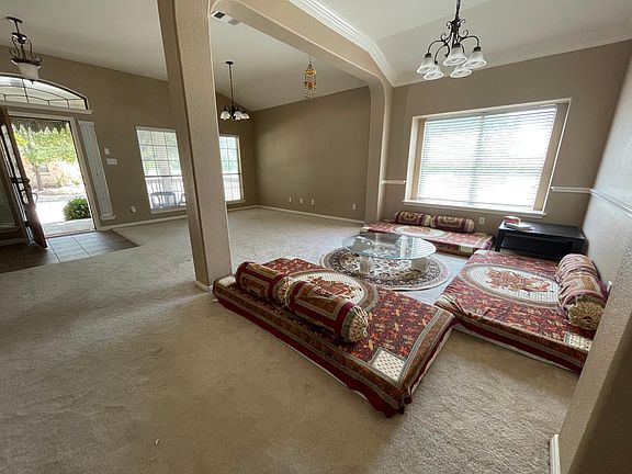 3rd image of 1601 Hill Country Dr