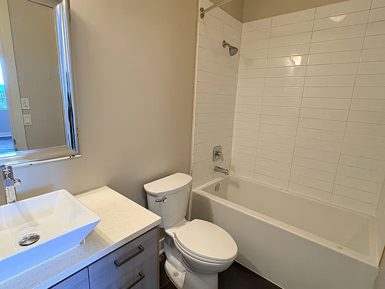 150 Main St W #504 — Photo 30