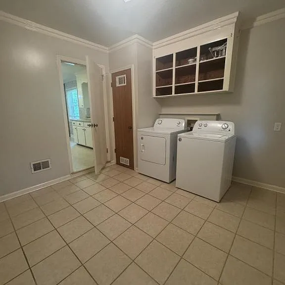 1103 W College St — Photo 9