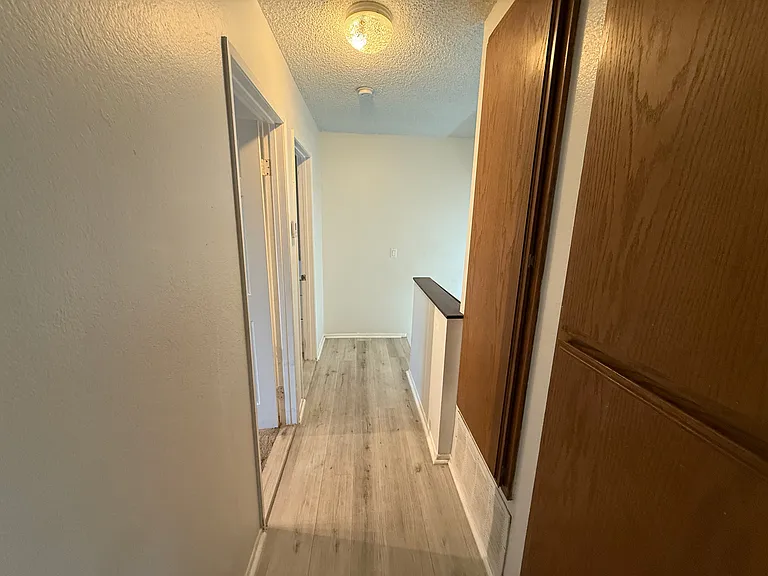 Hallway between the two bedrooms