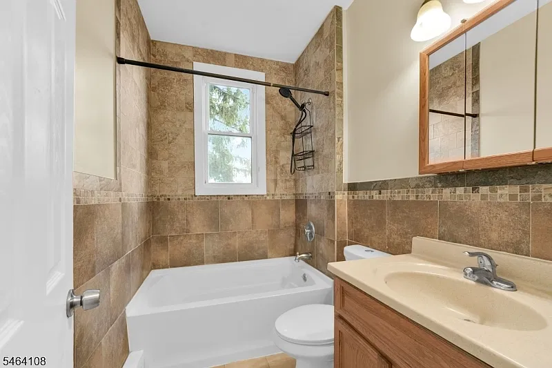 2 bed, 1.0 bath, $2,000 — Photo 3