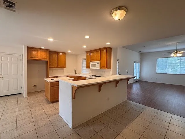 1409 Strawberry Ave — Photo 2