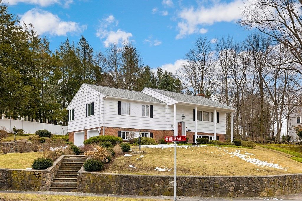 14 South St, Reading, MA 01867 Zillow