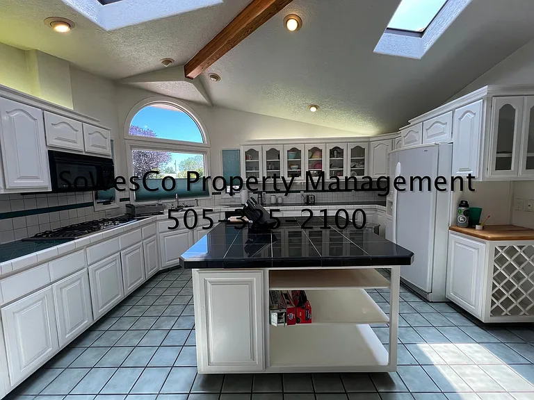 208 E 38th St — Photo 7