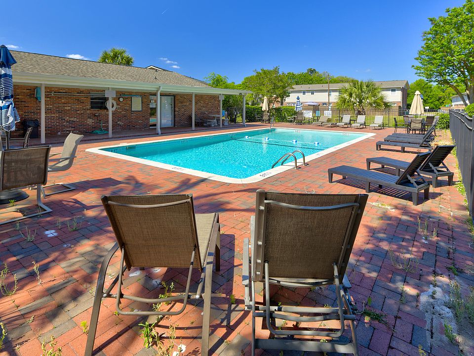 1st image of 415 Parkdale Dr APT 16B