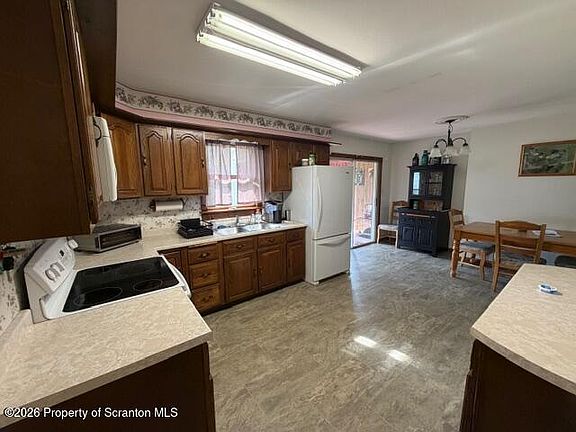 5th image of 207 Lynn Dr