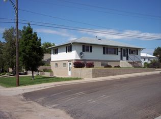105 E 4th St, Saint Francis, KS 67756