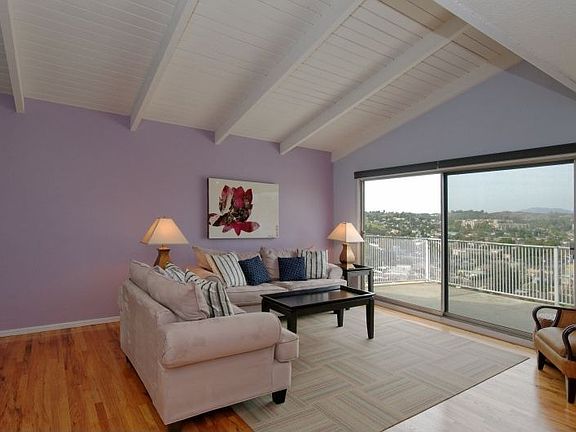 Living room & balcony