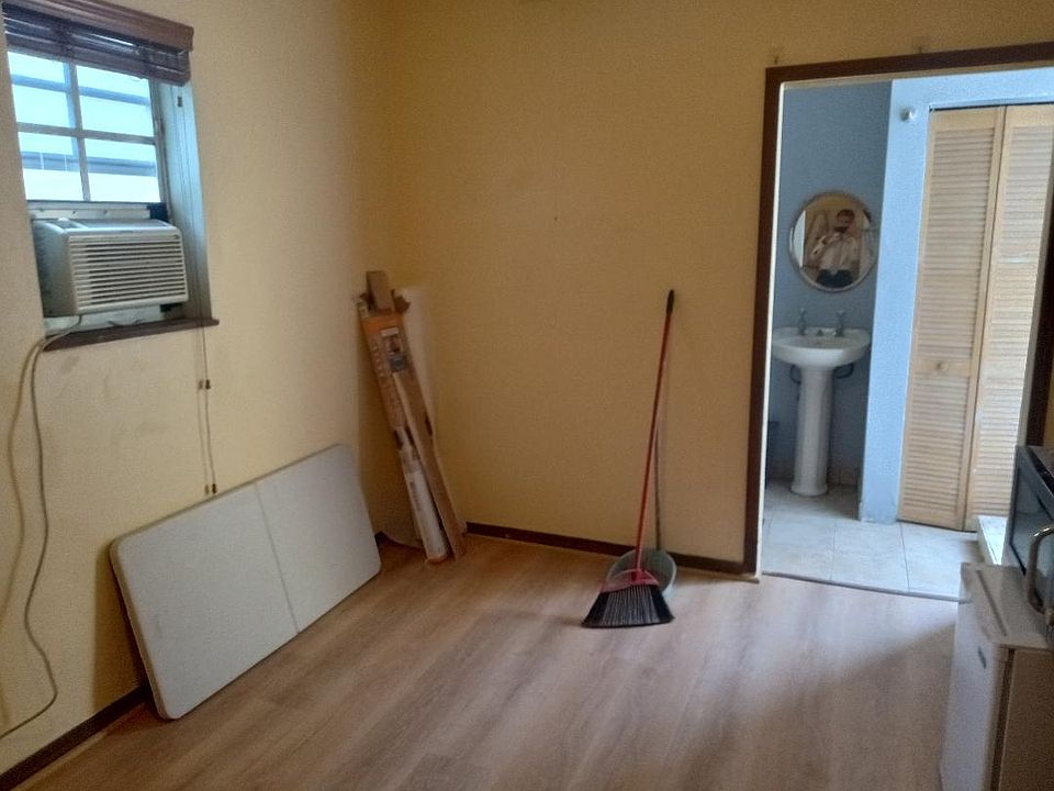 1st image of 435 Alminar Ave