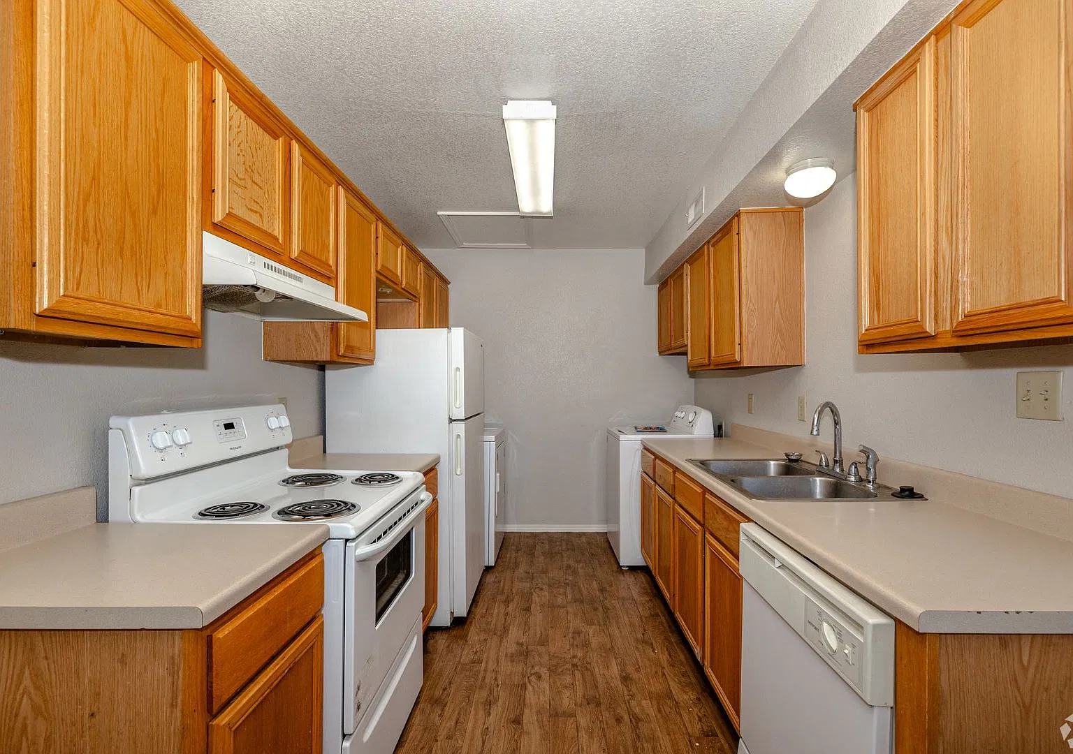 Park Ridge Apartments — Photo 2