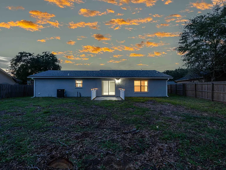 8126 Sable Woods Dr N — Photo 40