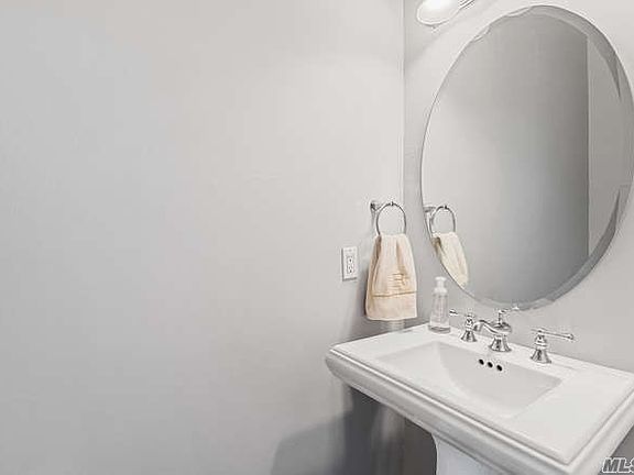 5th image of 139 River St #408