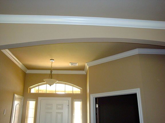 Entrance ceiling details