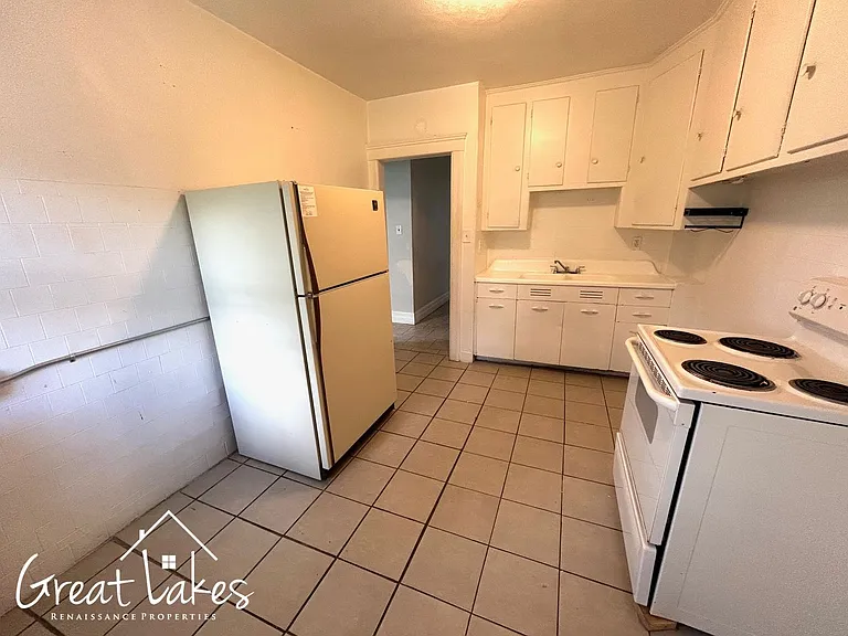 645 Gladstone St — Photo 10