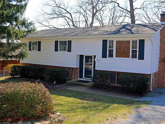 2nd image of 814 Fisher Cres