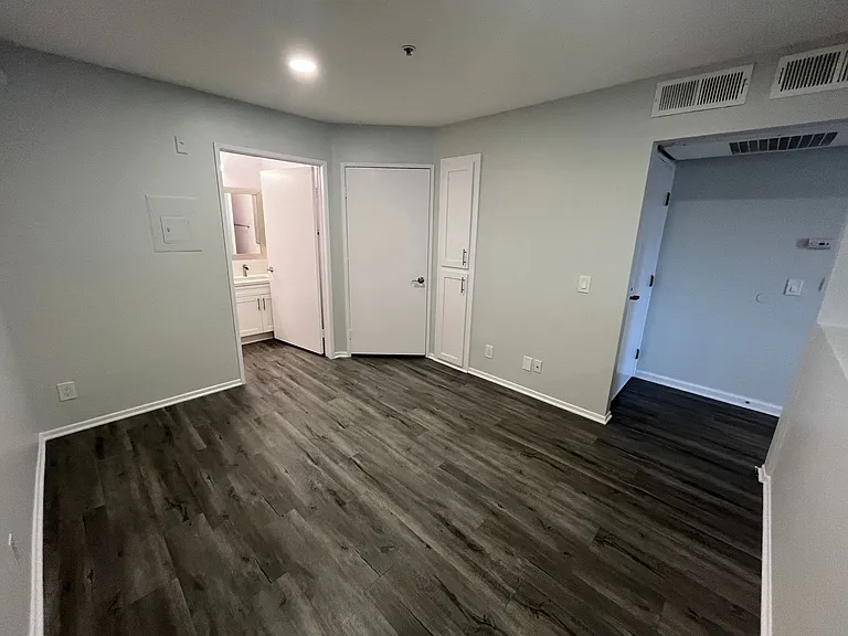 1223 Federal Ave — Photo 36