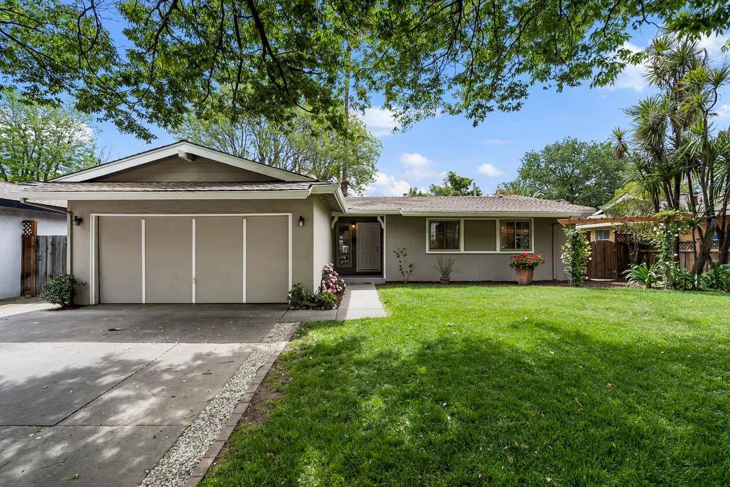 2444 Rinconada Dr photo 1