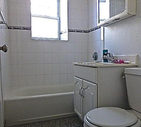5th image of 20 Fairbanks St APT 7M