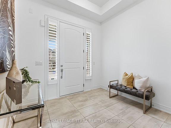4th image of 11 Lockton St