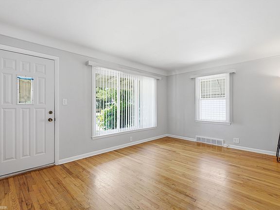 2nd image of 19197 Woodland St