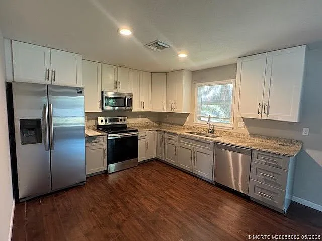 709 SE Alamanda Way — Photo 6