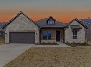1121 Trinity Dr, Springtown, TX 76082
