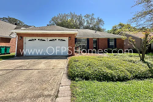4534 Parkwood Ln E Photo 1