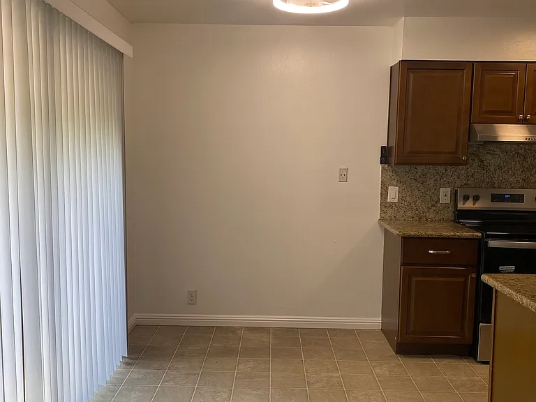 189 Siesta Way — Photo 6