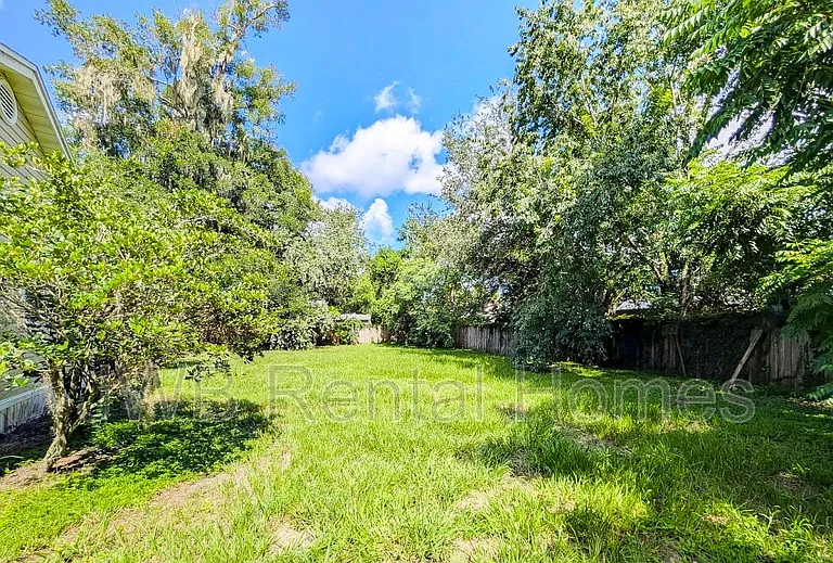 2245 Lake Shore Blvd — Photo 14