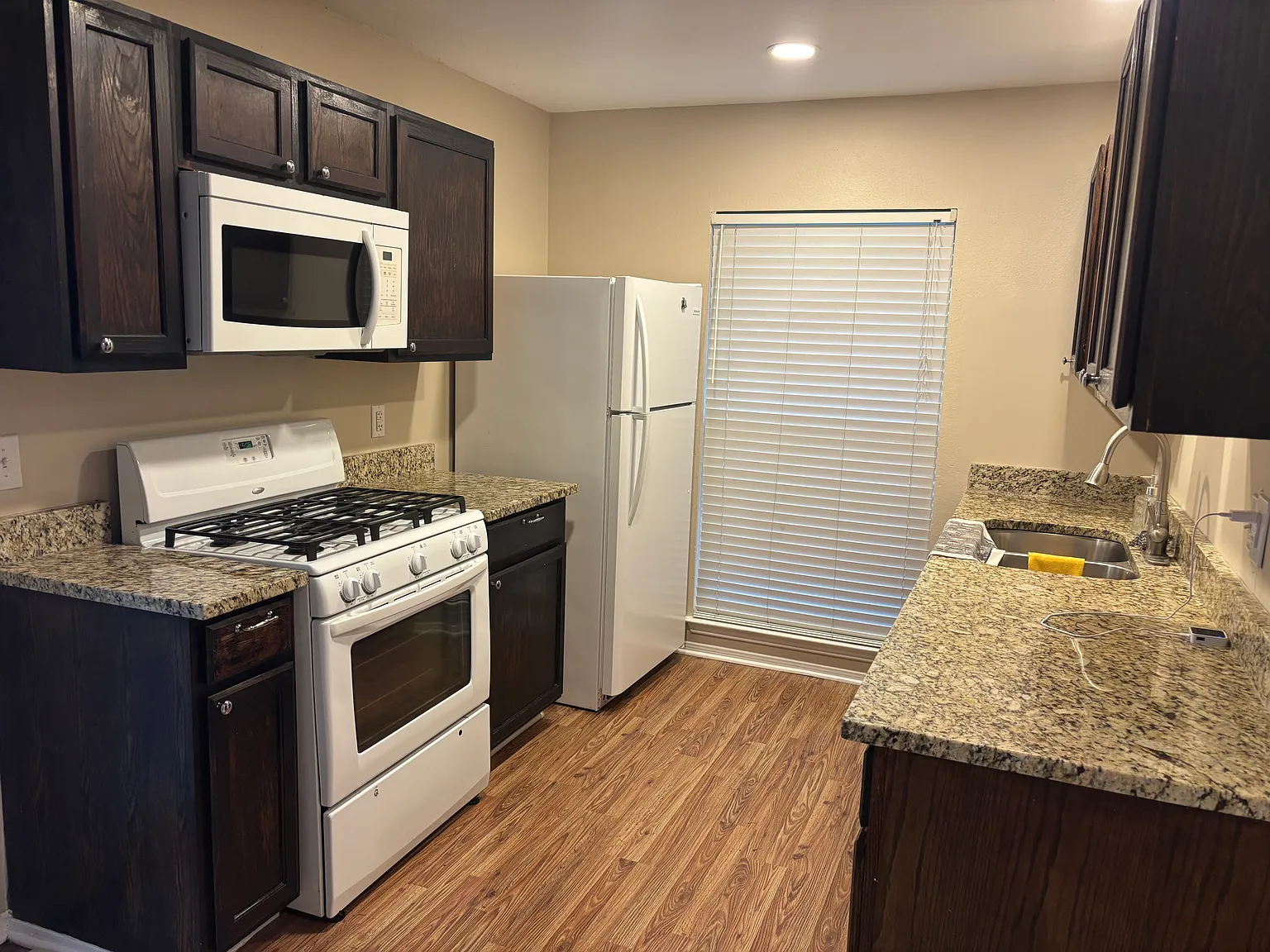 3 bed, 1000 sqft, $1,600 — Photo 4