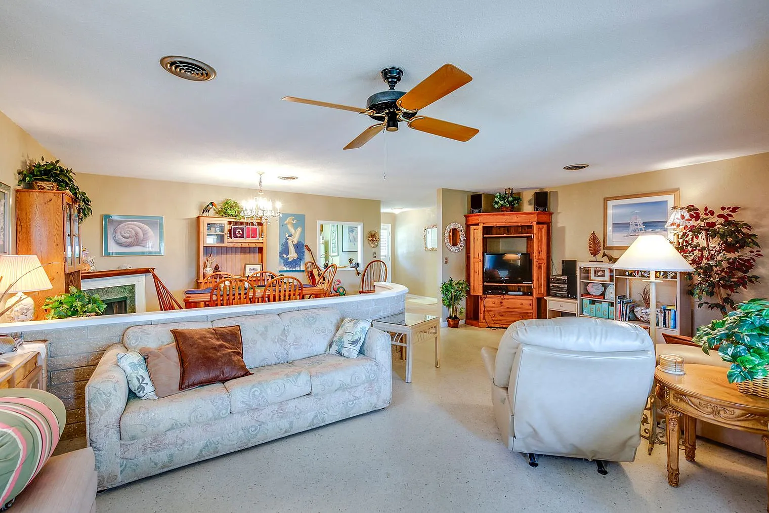 2 bed, 2.0 bath, 1636 sqft, $3,612 — Photo 4