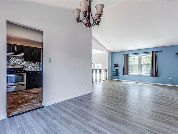4th image of 511 Sarah Dr