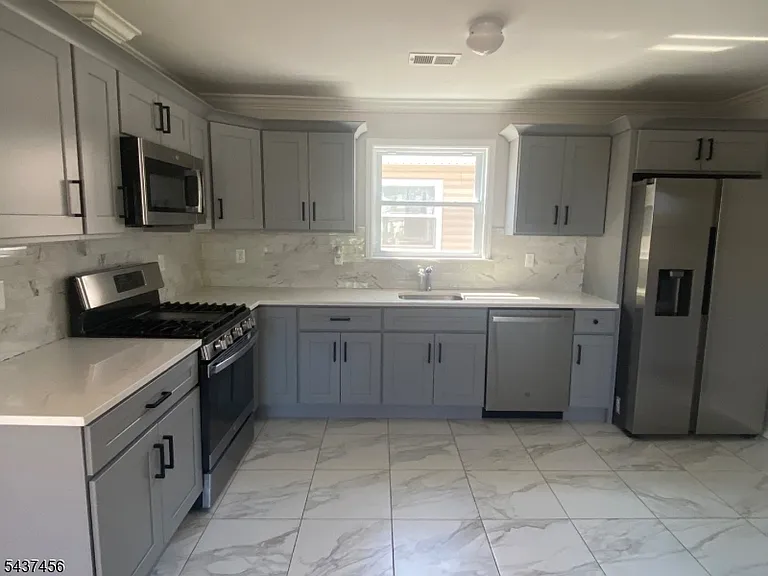 710 Court St — Photo 6