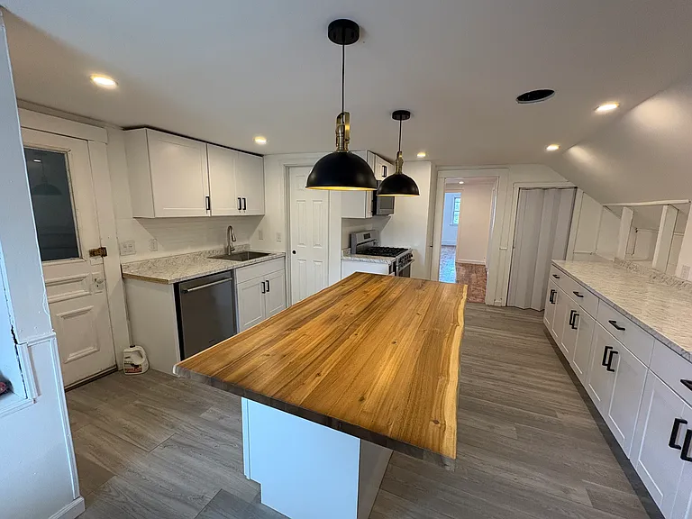 10-12 Searle Ave #12R — Photo 5