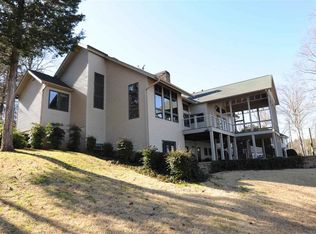 136 S Oak Pointe Dr, Seneca, SC 29672