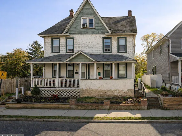 215-217 Moreau St, Morrisville, PA 19067