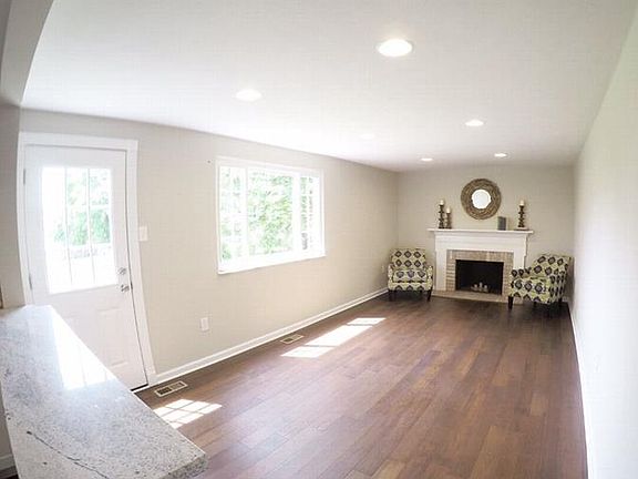 5th image of 440 Sunset Hills Dr