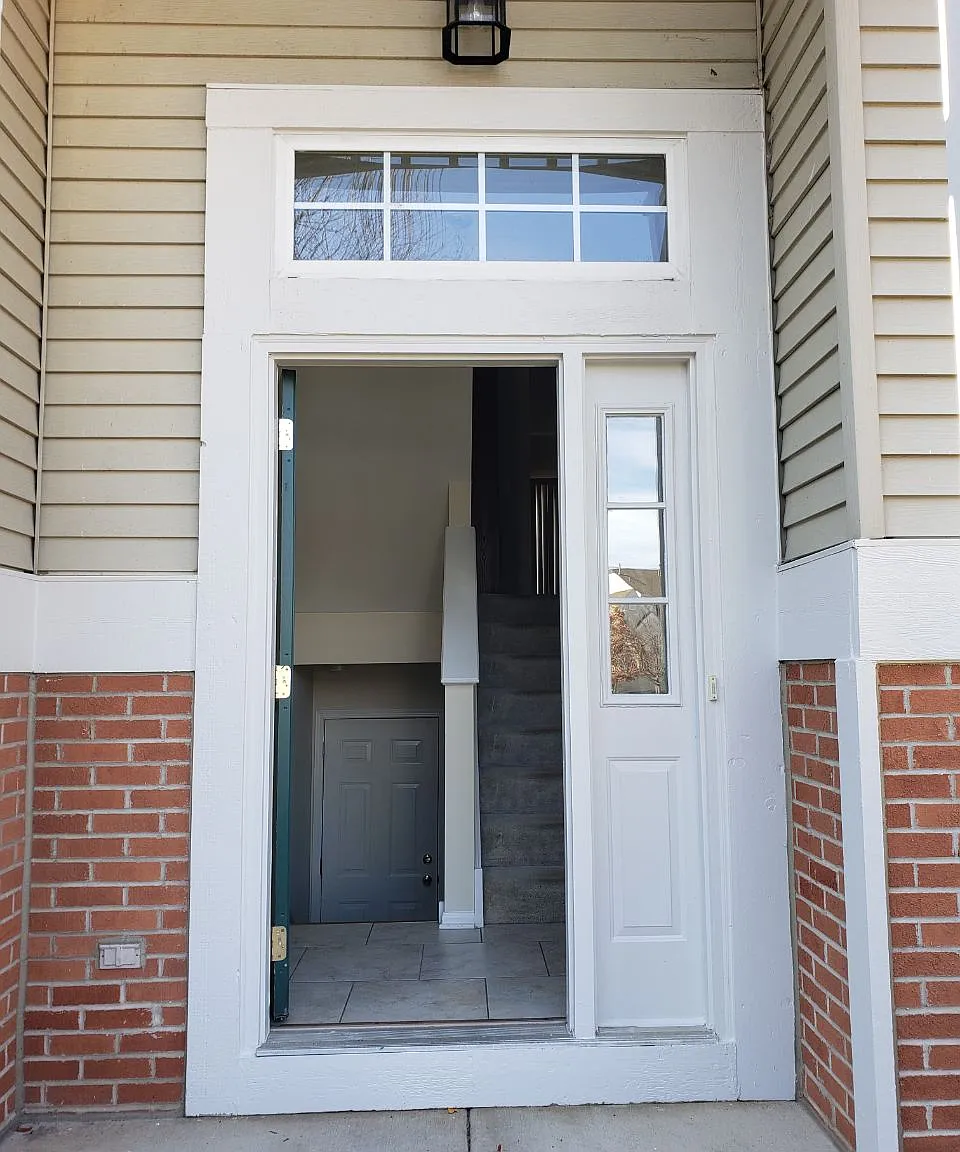3 bed, 1.5 bath, 1396 sqft, $2,375 — Photo 2