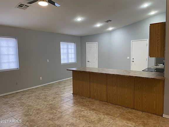 4th image of 701 W Buist Ave