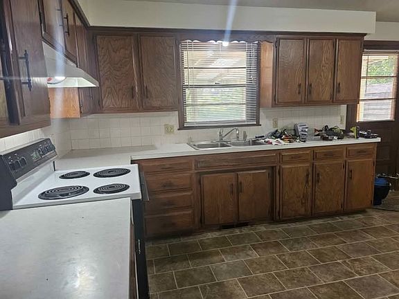 4th image of 409 S Concordia Ave