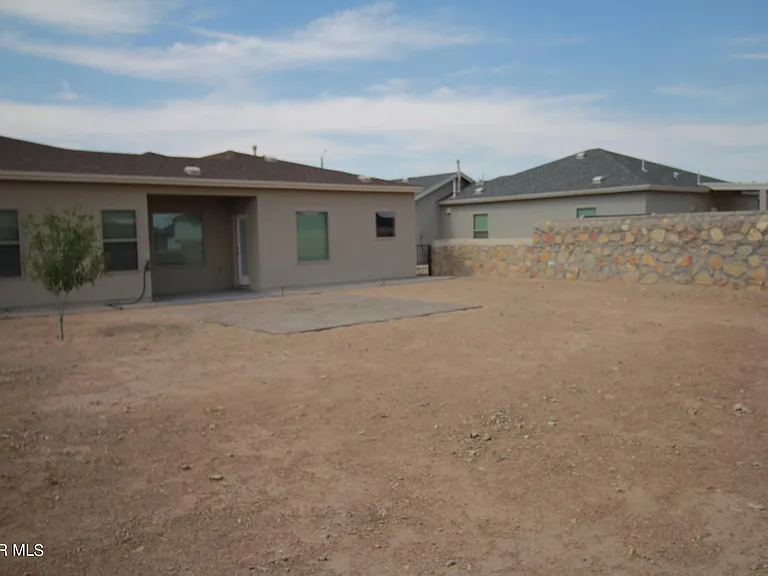 620 Adrian Arellano St W — Photo 100