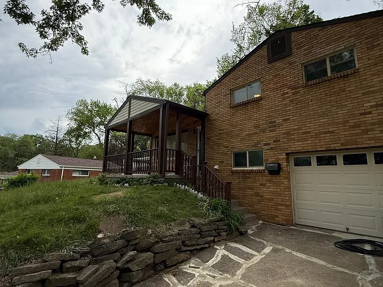 807 Londonderry Dr — Photo 1