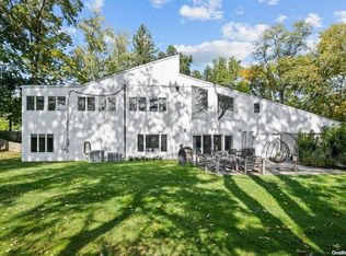 335 Interstate Highway U Willets Rd, Roslyn Heights, NY 11577