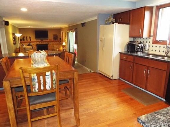 3rd image of 8038 Trina Cir