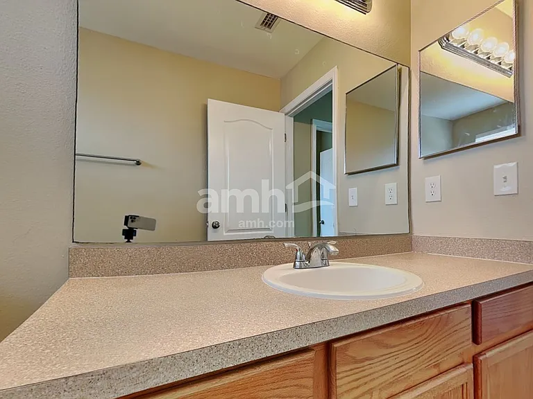1226 Loretto Cir — Photo 17