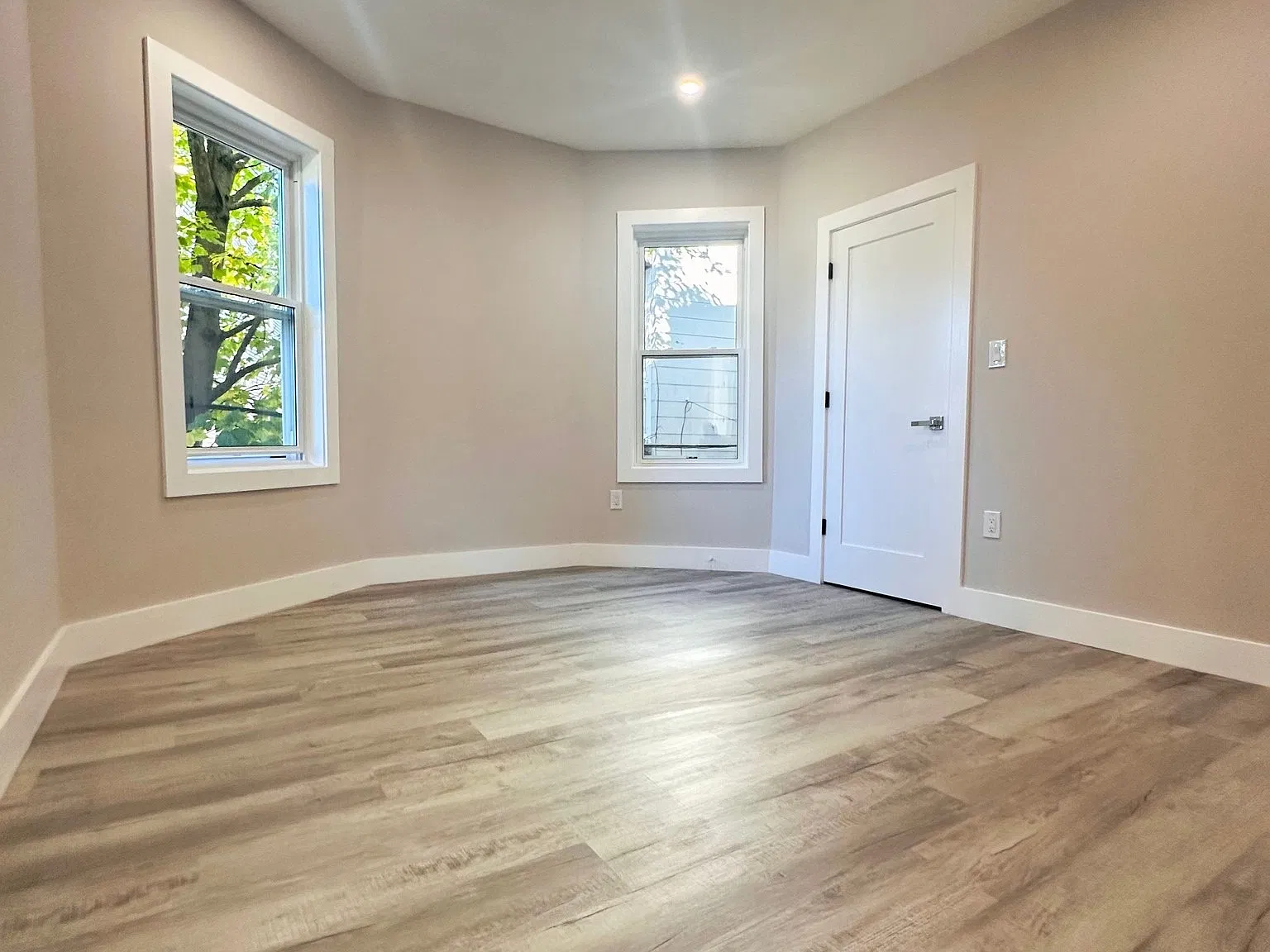 4 bed, 999 sqft, $3,800 — Photo 4