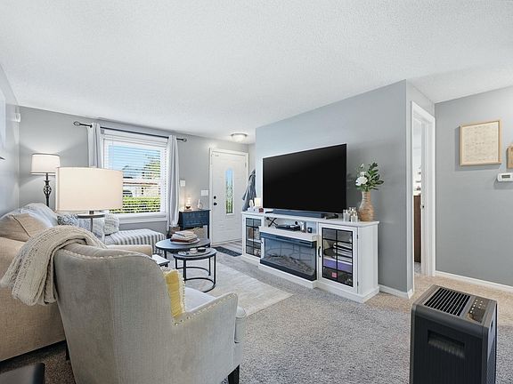 3rd image of 910 Aurora Knoll Ln