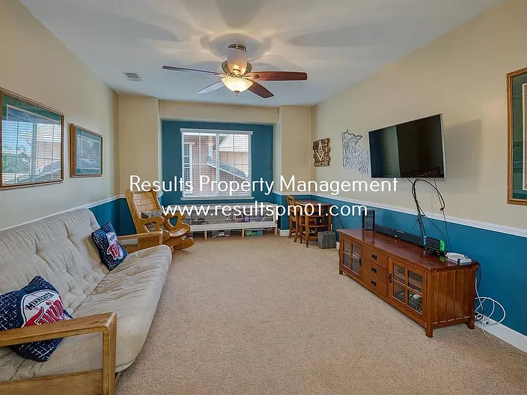 2425 Foxcroft Cir — Photo 23