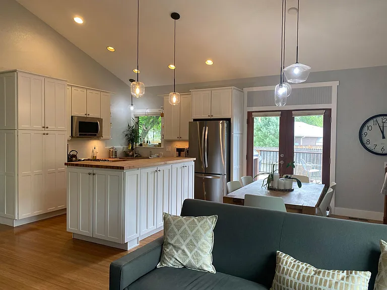 2861 Loma Pl — Photo 4