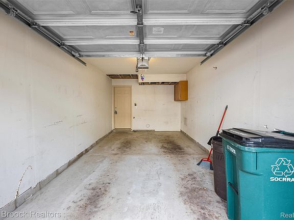 3rd image of 1087 Beaver Run